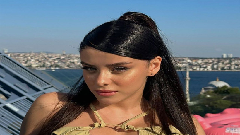 Ünlü oyuncu İlayda Alişan sinirlerine hakim olamadı! Uçağa alınmayınca isyan etti - Resim: 1