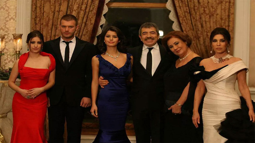 Aşk-ı Memnu setinin saklanmış fotoğrafı yıllar sonra ortaya çıktı! Kıvanç Tatlıtuğ ve Beren Saat'in o halleri dikkat çekti - Resim: 2