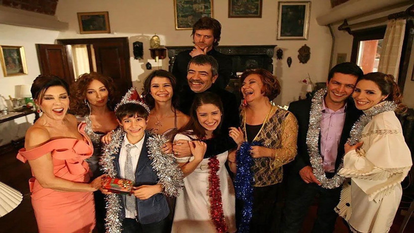 Aşk-ı Memnu setinin saklanmış fotoğrafı yıllar sonra ortaya çıktı! Kıvanç Tatlıtuğ ve Beren Saat'in o halleri dikkat çekti - Resim: 3