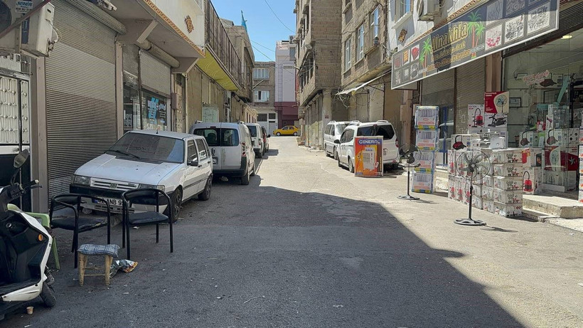 Yabancı uyruklular cadde ortasında dehşet saçtı! Döner bıçağıyla yoldan geçen çocuğa saldırılar - Resim: 1