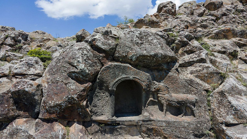 Turistlerin göz bebeği oldu! 3 bin 500 yıldır yatan dünyanın en büyük anıtı Konya'da - Resim: 1