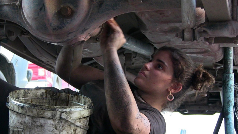 Artvin'de liseli Azra'nın motor ustası olma hikayesi dikkat çekiyor - Resim: 1