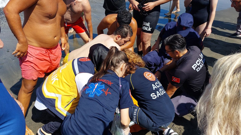 Karadeniz'de can pazarı! 3 çocuk azgın dalgalara kapıldı aile kahroldu: Kızları kurtuldu ancak... - Resim: 2