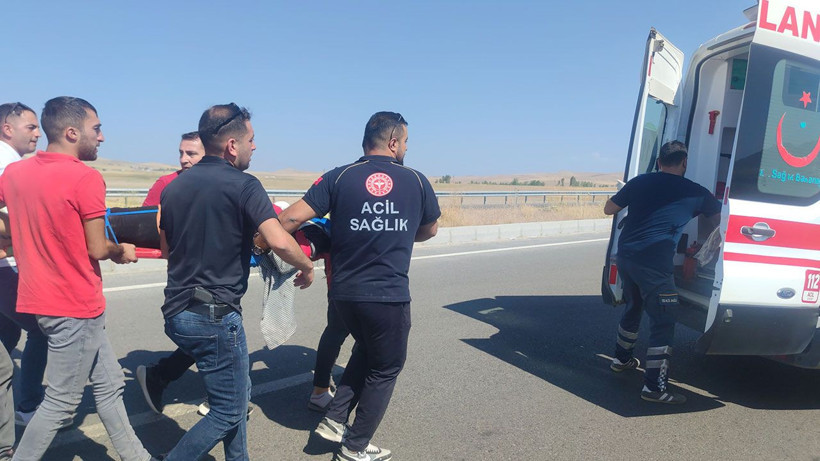 Van'da şarampole uçan otomobilde can pazarı yaşandı: 1 ölü 3 yaralı - Resim: 3