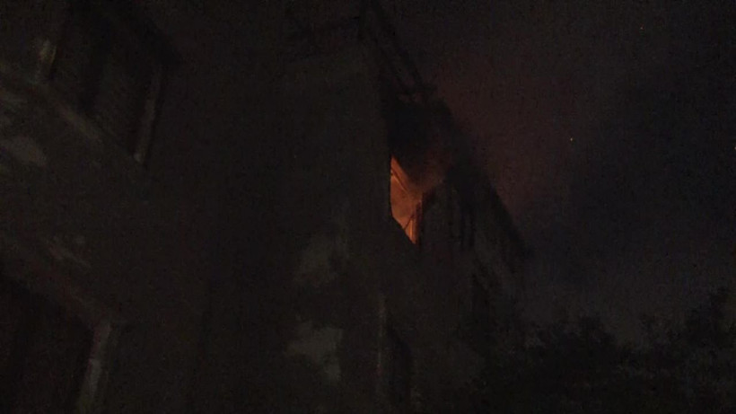 Kadıköy'de yangında 3. kattan aşağı atladılar! İBB eski Daire Başkanı kurtuldu karısı öldü - Resim: 1