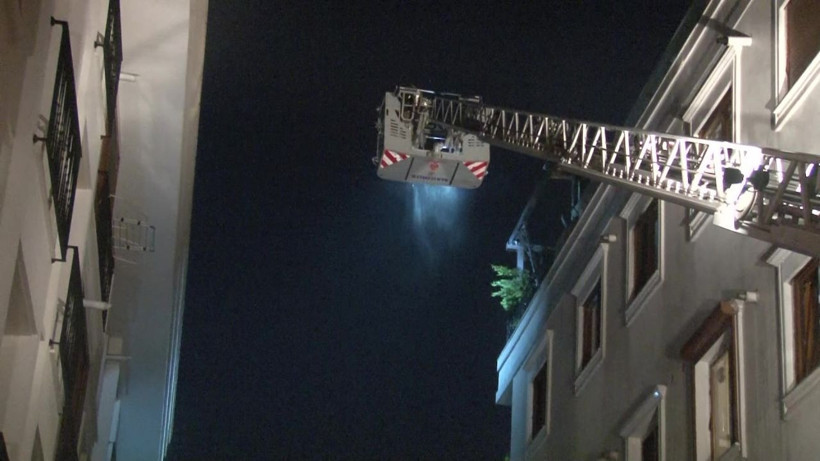 Kadıköy'de yangında 3. kattan aşağı atladılar! İBB eski Daire Başkanı kurtuldu karısı öldü - Resim: 2