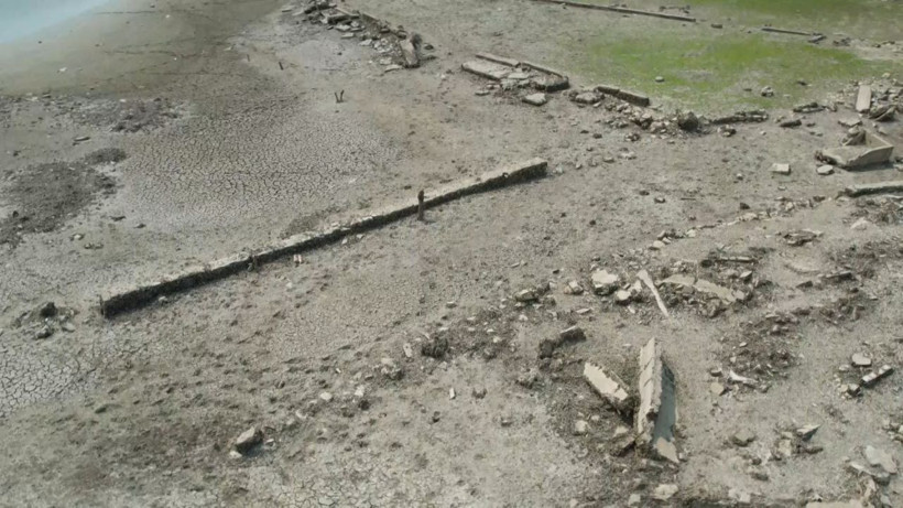 Başakşehir'de baraj suları çekilince ortaya çıktı mahalle sakinleri şaşkın - Resim: 1