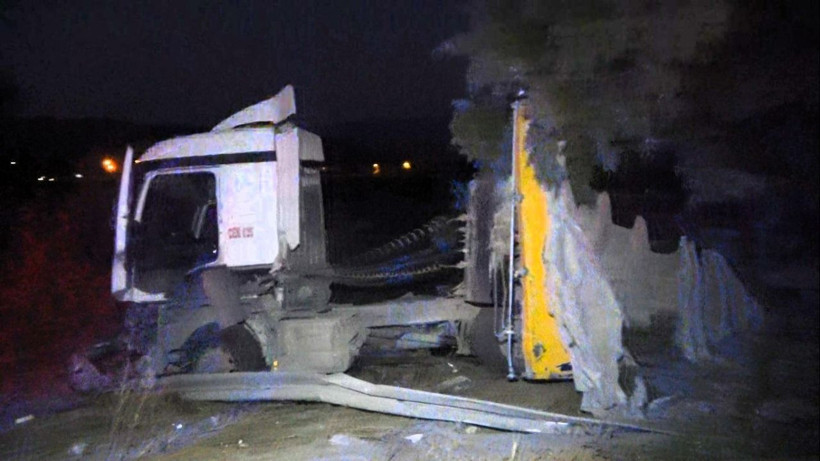 Denizli'de facia! Bariyeri aşan TIR, karşı şeritte otobüsü çarptı 6 kişi öldü 43 kişi yaralandı - Resim: 2