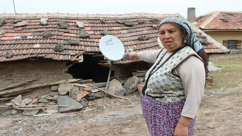 Bu köyün üzerine 7 yıldır taş yağıyor! Geceleri bile uyuyamayan vatandaşlar 'can güvenliğimiz yok' diyor - Resim: 4