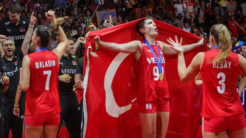 Alın teriyle para kazanıyor yatak teriyle değil! Yeşim Salkım'dan Buket Aydın'a 'Ebrar Karakurt' tepkisi - Resim: 1