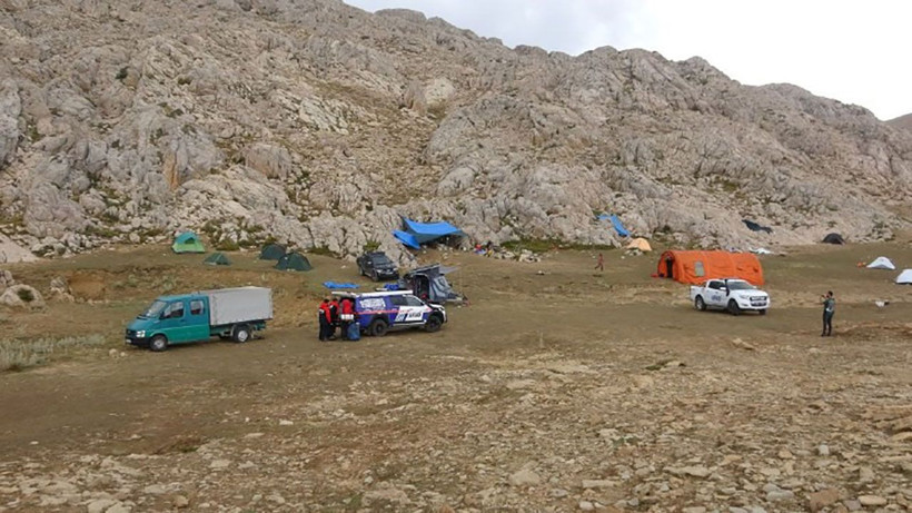 Mersin'de 1276 metre derinlikte mide kanaması geçiren ABD'li bilim adamının tedavisi mağarada yapılıyor! - Resim: 1