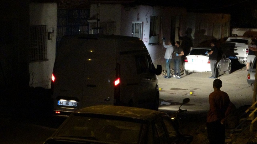 Malatya'da dehşete düşüren olay! Husumetlisini boğazını keserek öldürüp canlı yayın yaptı - Resim: 2