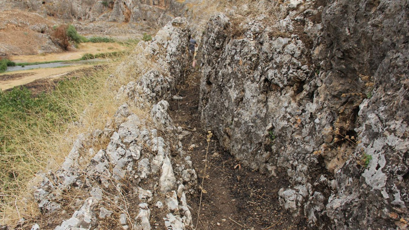 150 metrelik tünelin içerisine ilk kez girildi Romalılar dağı delerek yapmış nedeni tespit edildi - Resim: 2