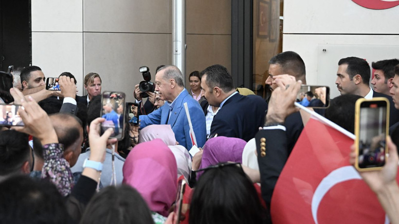 Cumhurbaşkanı Erdoğan'a New York’ta sevgi seli! İnsanlar Türkevi'ne akın etti dikkat çeken kareler - Resim: 3