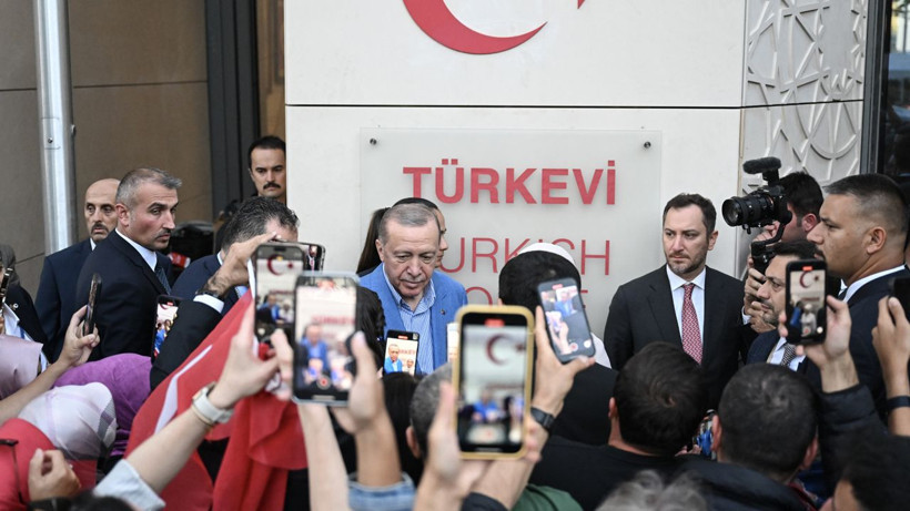 Cumhurbaşkanı Erdoğan'a New York’ta sevgi seli! İnsanlar Türkevi'ne akın etti dikkat çeken kareler - Resim: 4
