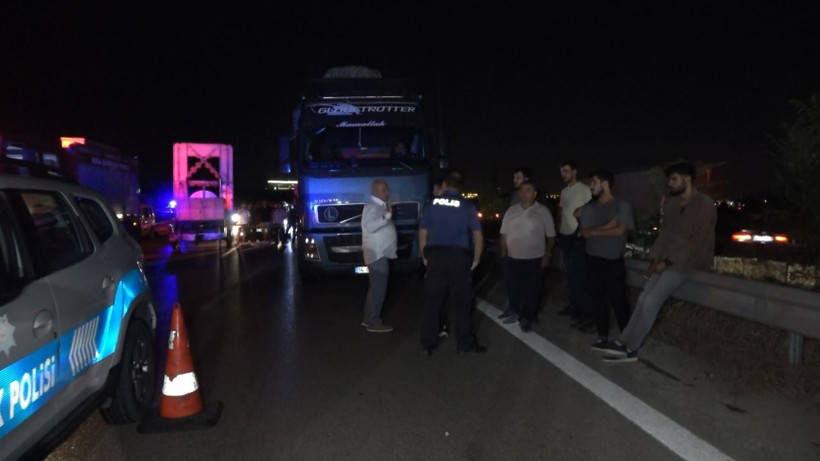 Dinamit yüklü kamyonet devrildi yol 7 saat kapalı kaldı! Bomba imha uzmanları tek tek topladı - Resim: 3