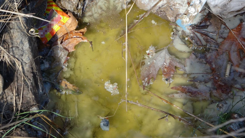 İstanbul Sultanbeyli’de sokağa dökülen maddeden yayılan koku paniğe neden oldu - Resim: 2