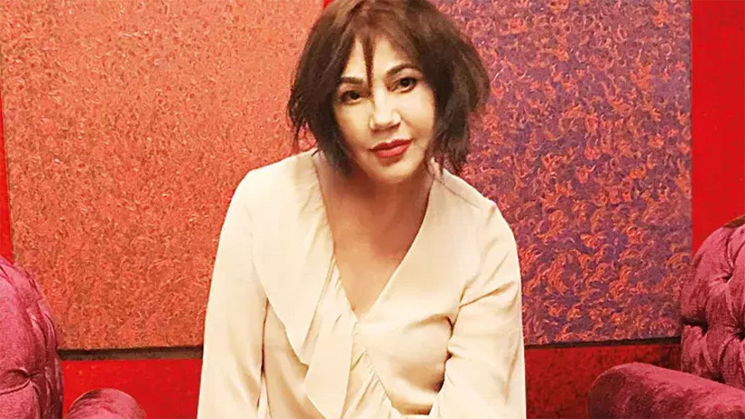 Nazan Öncel ölümden kıl payı kurtuldu! Metrelerce yükseklikten kafasının yanına düştü - Resim: 1