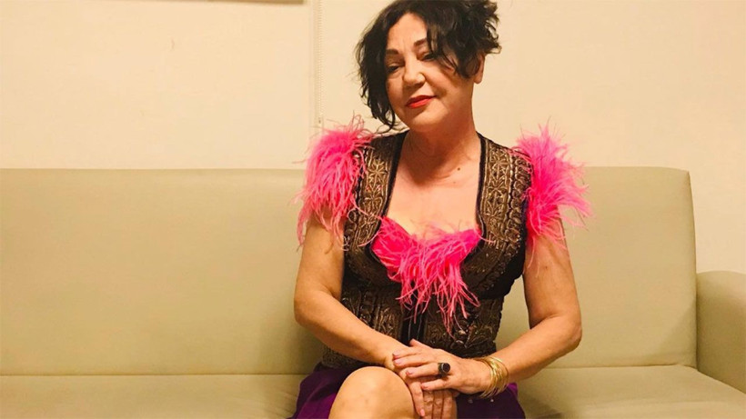 Nazan Öncel ölümden kıl payı kurtuldu! Metrelerce yükseklikten kafasının yanına düştü - Resim: 2