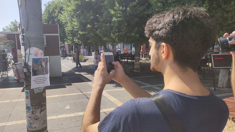 Çöpe asılan intikam dolu ilan görenlerin ağzını açık bıraktı! İki erkeğin fotoğrafını ağır sözlerle ilana verdiler - Resim: 2