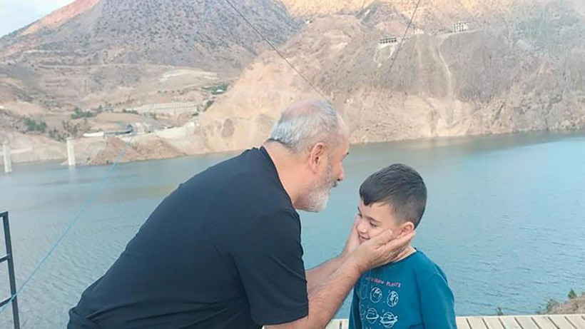 Artvin'de Belediye Başkanı Zipline yaparken barajın üzerinde mahsur kaldı! Belediye Başkanını vatandaşlar kurtardı - Resim: 4