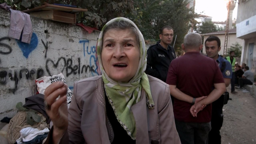 Belediye başkan adayının evinden 15 kamyon çöp çıktı! - Resim: 1