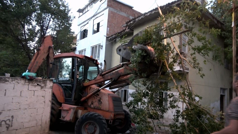 Belediye başkan adayının evinden 15 kamyon çöp çıktı! - Resim: 3