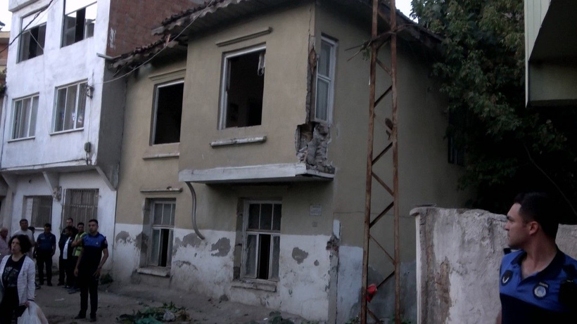 Belediye başkan adayının evinden 15 kamyon çöp çıktı! - Resim: 4