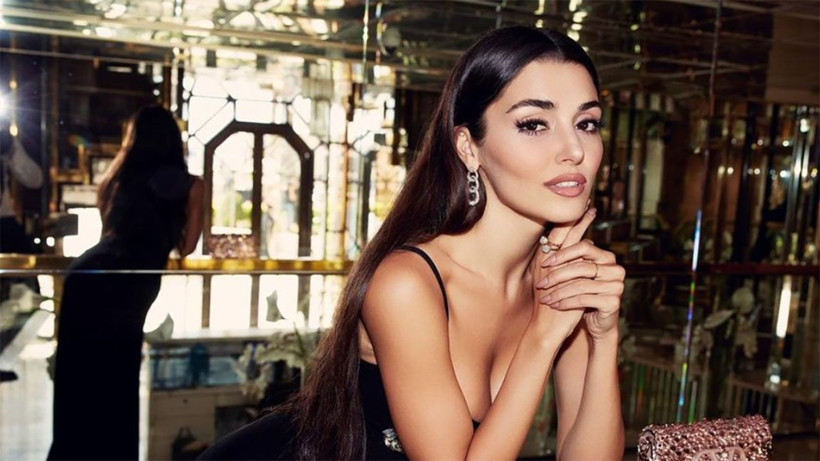 Ünlü oyuncu Hande Erçel eğitim aşkına düştü, setten o anları paylaştı! Ünlü oyuncu bakın hangi bölümde okuyor... - Resim: 3