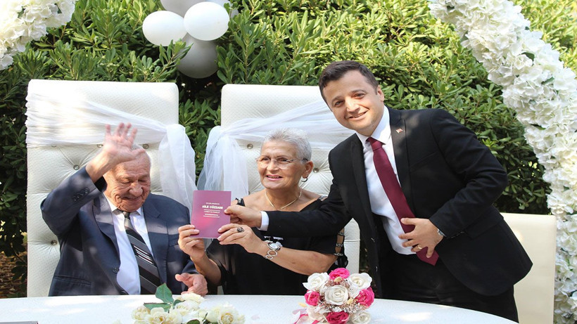 Huzurevinde tanışıp ikinci baharlarına dünya yaşlılar gününde 'evet' dediler! - Resim: 1