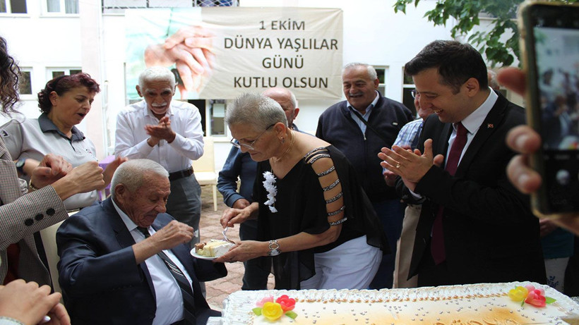Huzurevinde tanışıp ikinci baharlarına dünya yaşlılar gününde 'evet' dediler! - Resim: 2