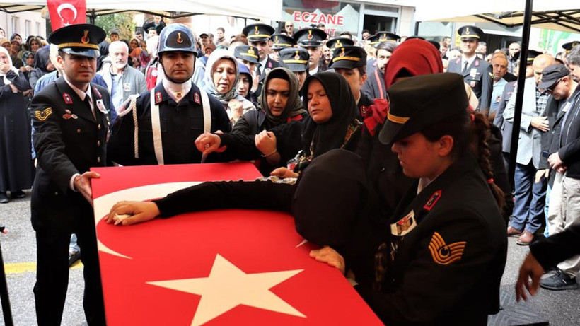 Şehit veterinere veda! Annesi, babası ve eşi kahrolurken 6 aylık oğlu her şeyden habersizce... - Resim: 3