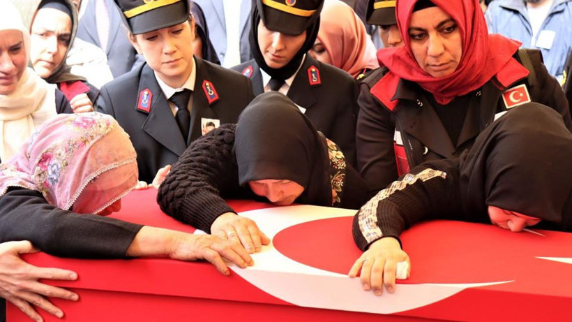 Şehit veterinere veda! Annesi, babası ve eşi kahrolurken 6 aylık oğlu her şeyden habersizce... - Resim: 2