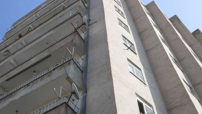 Fuat dede 8 katlı binada tek başına yaşıyor! Bodrumda 36 milyonluk 'emanet' var - Resim: 1