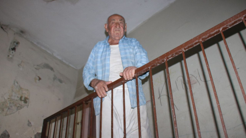 Fuat dede 8 katlı binada tek başına yaşıyor! Bodrumda 36 milyonluk 'emanet' var - Resim: 3