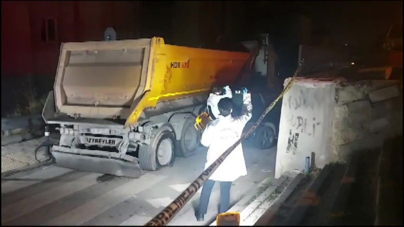 İstanbul'da alkollü hafriyat kamyonu sürücüsü dehşet saçtı! 14 aracı ezdi 2 polis ağır yaralı - Resim: 1