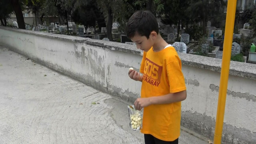 Bu çocuk değişik! 12 yaşında sabah akşam bir kilo soğan ve 12 diş sarımsak yiyor! - Resim: 4