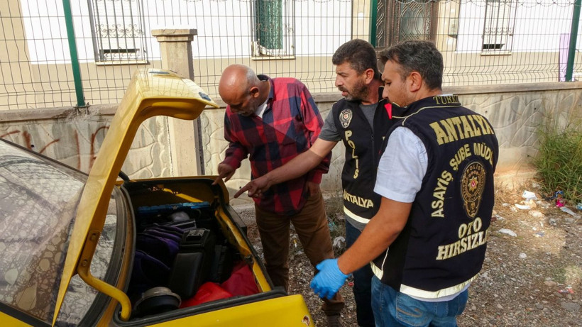 Çalınan arabasını buldu, içindeki notu görünce kahkahaya boğuldu - Resim: 2