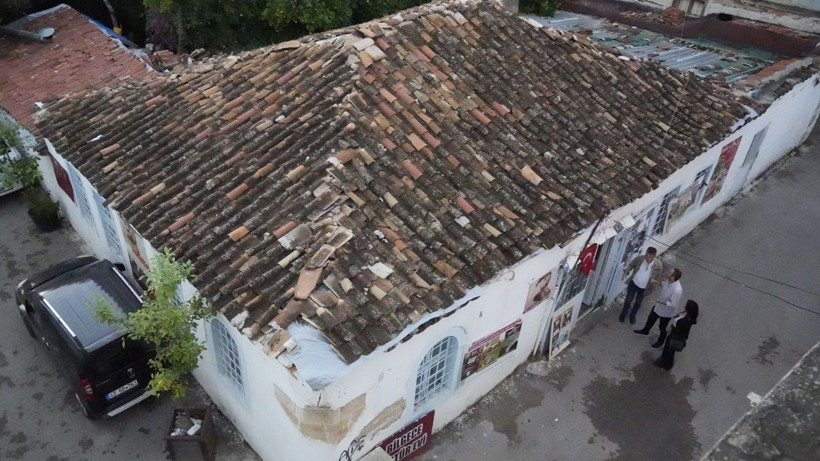 Kendiliğinden dökülen sıvanın altından 700 yıllık tarih çıktı - Resim: 1