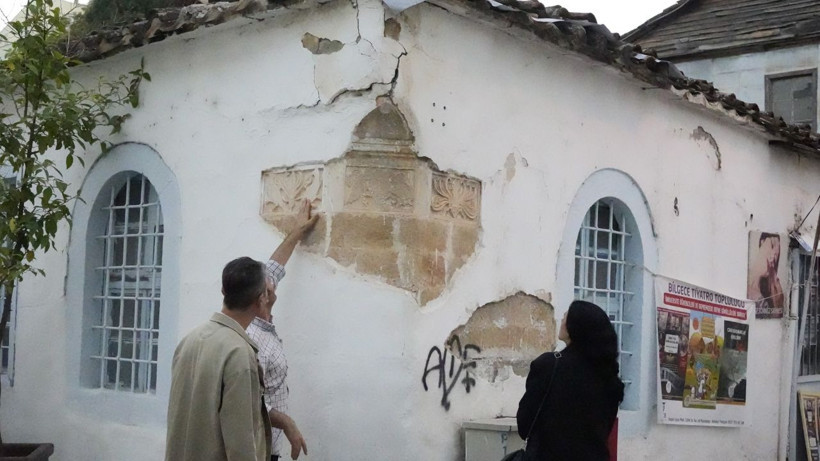 Kendiliğinden dökülen sıvanın altından 700 yıllık tarih çıktı - Resim: 3