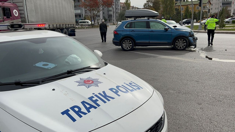 Milli voleybolcu Büşra Kılıçlı, kızıyla birlikte trafik kazası geçirdi - Resim: 2