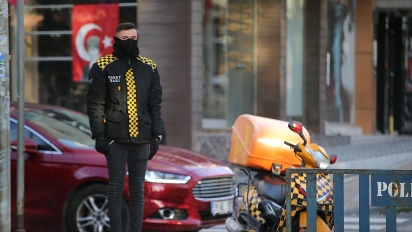 10 Kasım 09.05'te tüm Türkiye'de hayat durdu! Atatürk için 1 dakikalık saygı duruşu... - Resim: 1