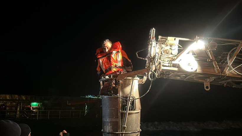 Okullar bir gün tatil edildi, Karadeniz sahillerini dev dağalar vurdu, gemi karaya oturdu - Resim: 3