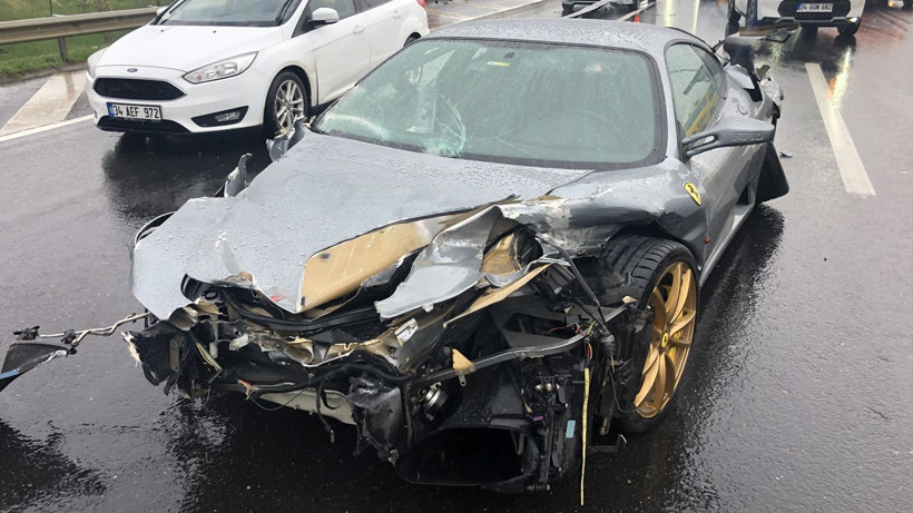 Ünlü iş adamı Sinan Urfalı, Ferrari ile feci kaza yaptı! 10 milyonluk araç pert oldu - Resim: 2