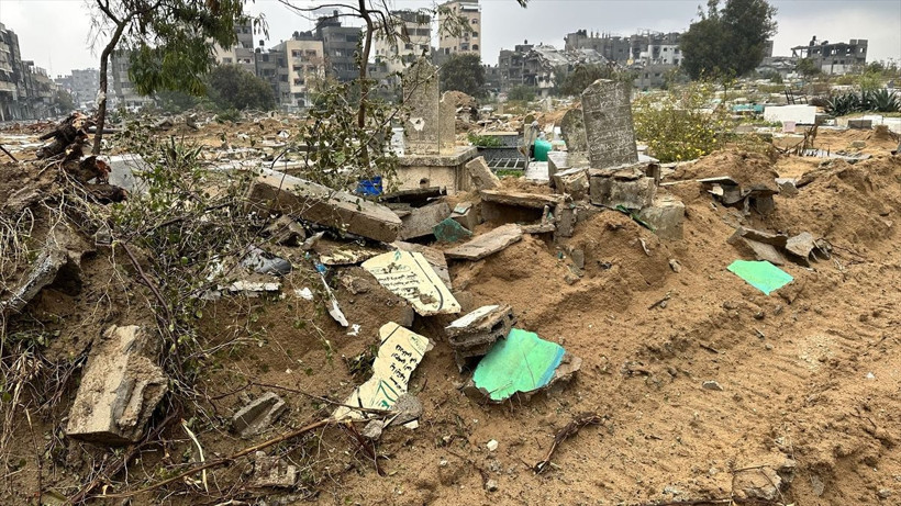 Gazze'de ne ölüye ne diriye rahat yok! İsrail ordusu, cesetleri mezarlardan çıkardı - Resim: 4