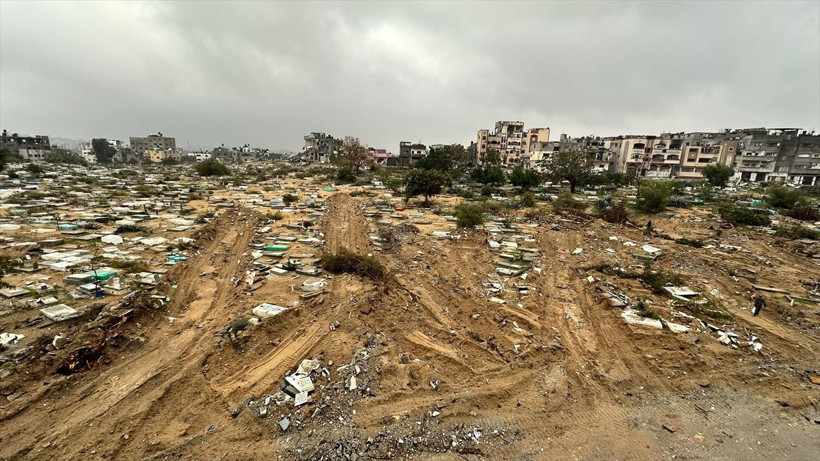 Gazze'de ne ölüye ne diriye rahat yok! İsrail ordusu, cesetleri mezarlardan çıkardı - Resim: 2