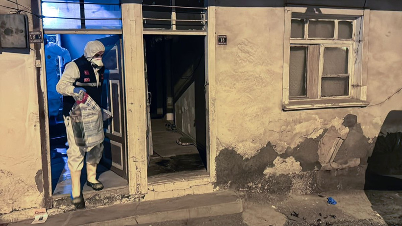 Babasını öldürdü, cesedini baltayla parçalayıp sobada yaktı! Ceset kalıntıları sobadan çıkarıldı - Resim: 2