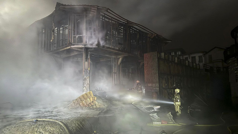 İstanbul'da film çekilirken yangın çıktı! 26 dönümlük film platosu yandı - Resim: 4