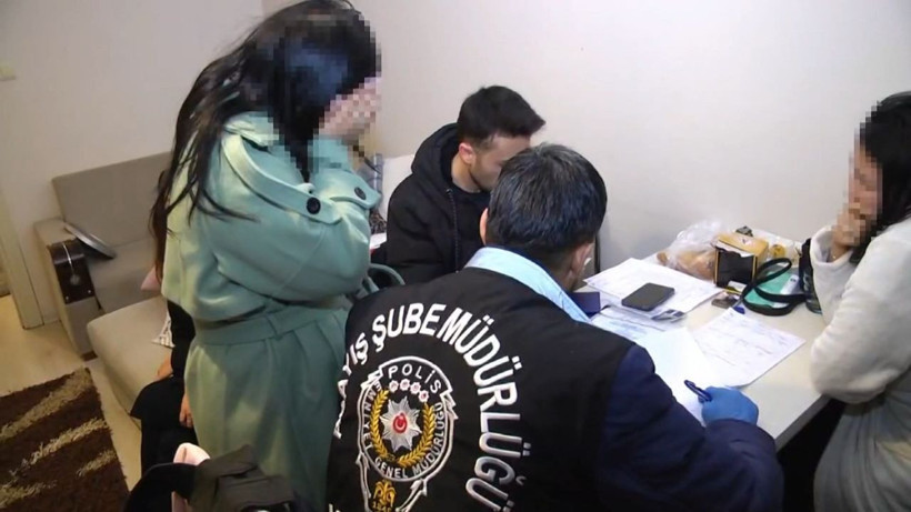 Eş zamanlı fuhuş operasyonu: 12 kadın kurtarıldı, 9 şüpheli yakalandı - Resim: 3