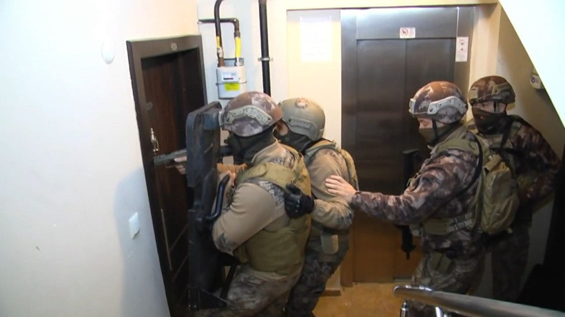 Eş zamanlı fuhuş operasyonu: 12 kadın kurtarıldı, 9 şüpheli yakalandı - Resim: 2